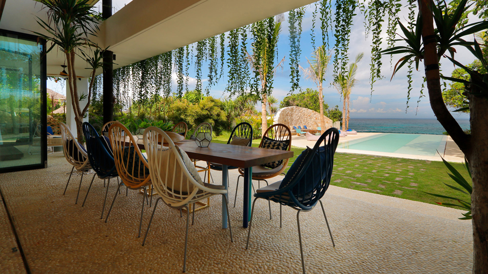 Villa Seascape - Dining table pool outlook